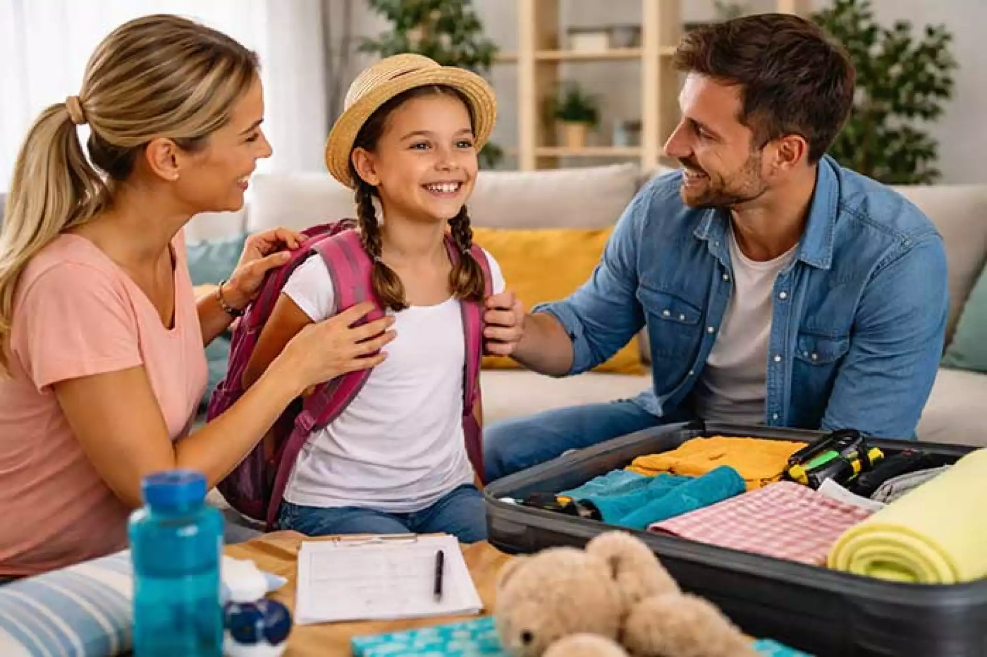 Dziewczynka przygotowuje się na swoje pierwsze kolonie