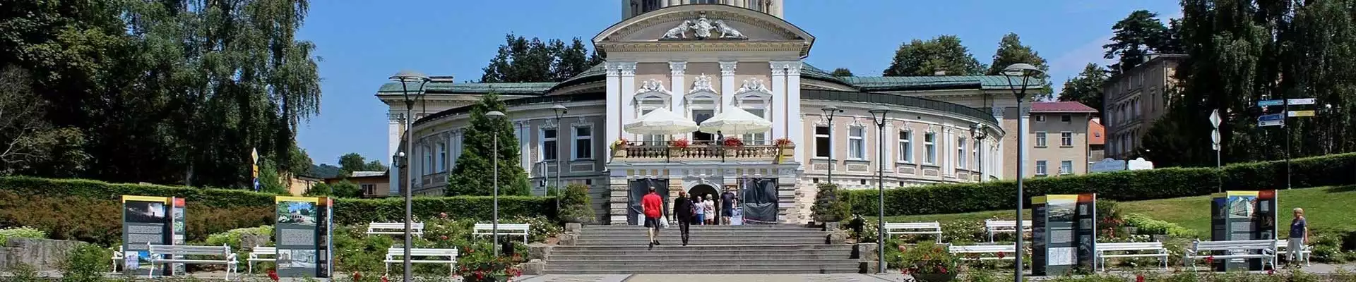 Zabytkowy budynek uzdrowiskowy Wojciech w Lądku-Zdroju