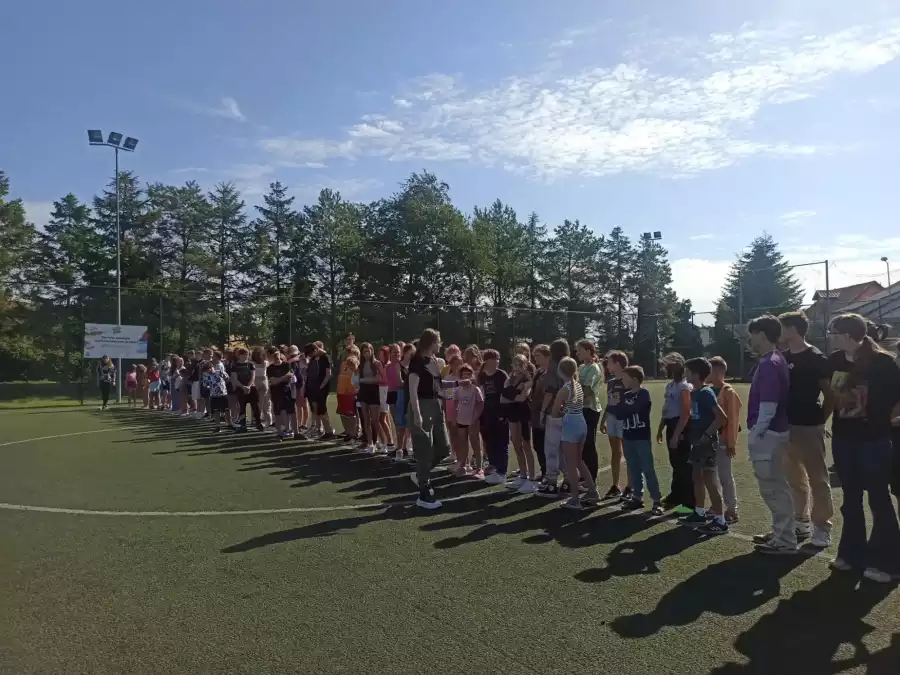 zbiórka na boisku