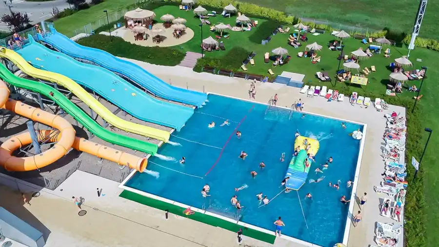 Poznań Kolonia i obóz z parkami wodnymi