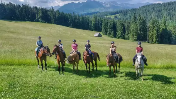 Koloni i obóz jazdy konnej w Tatrach