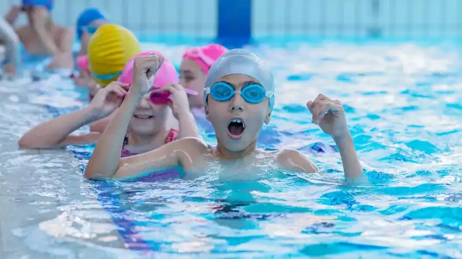 Kolonia i obóz pływackie nad morzem