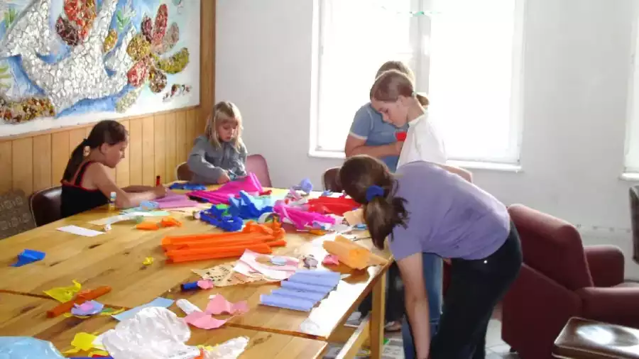 warsztaty plastyczne na kolonii letniej