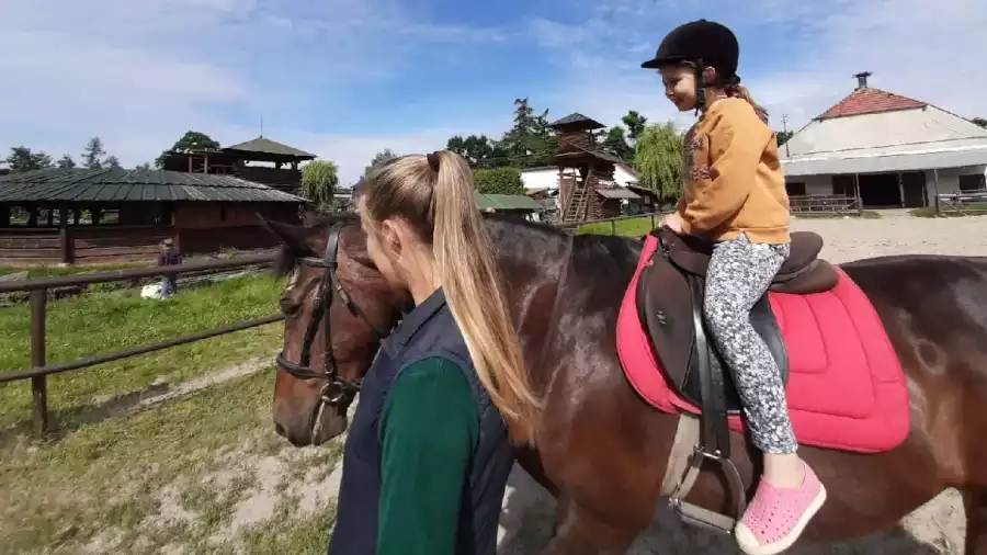 przejażdżka konna na kolonii letniej