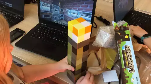 Kolonia i obóz Minecraft nad morzem