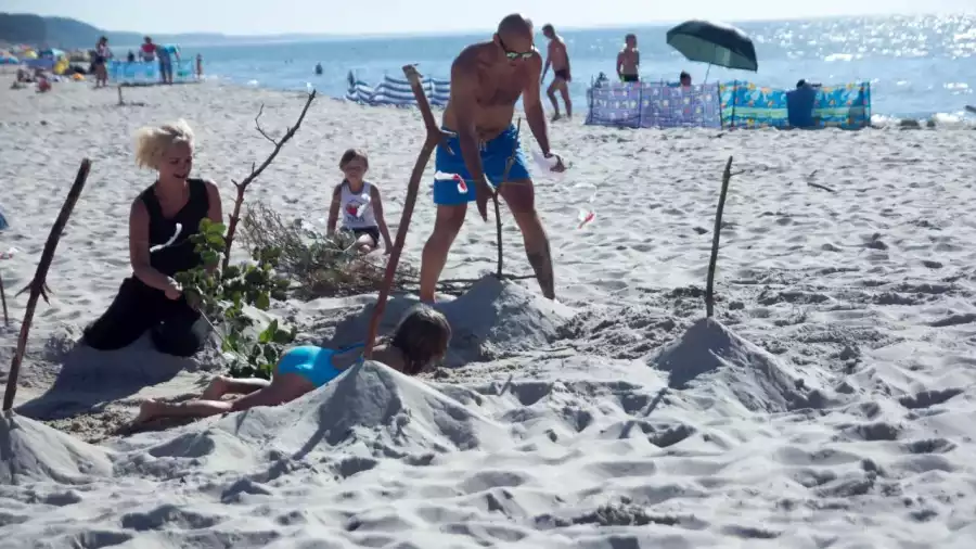 zabawy na plaży podczas kolonii