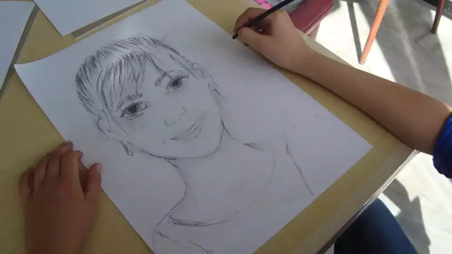 zajęcia rysunkowe na koloniach