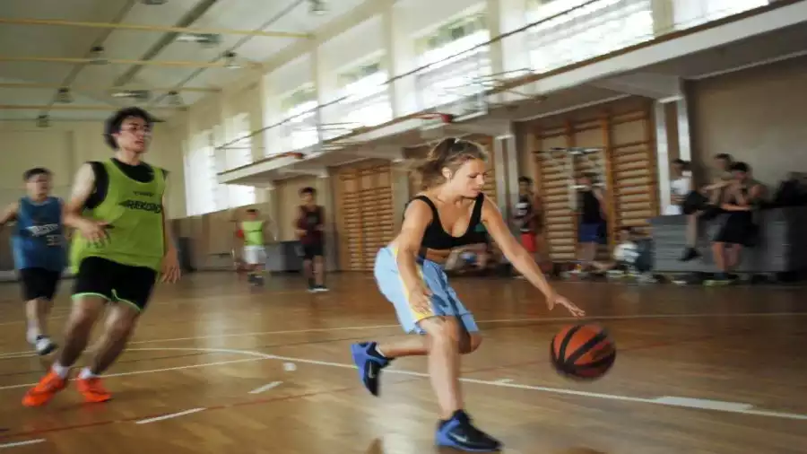 Młodzieżowy obóz koszykówki nad morzem