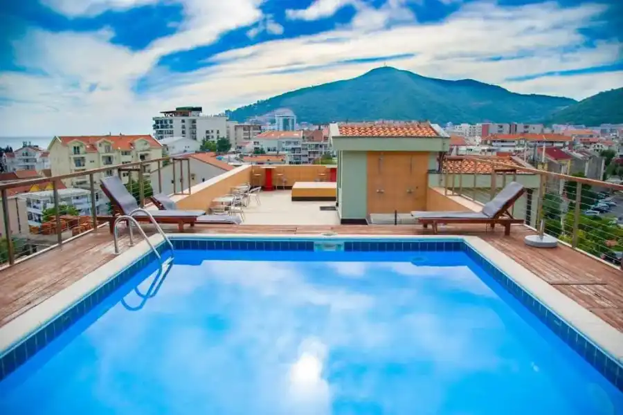 Budva Summer Camp - obóz letni w Czarnogórze samolotem z Krakowa