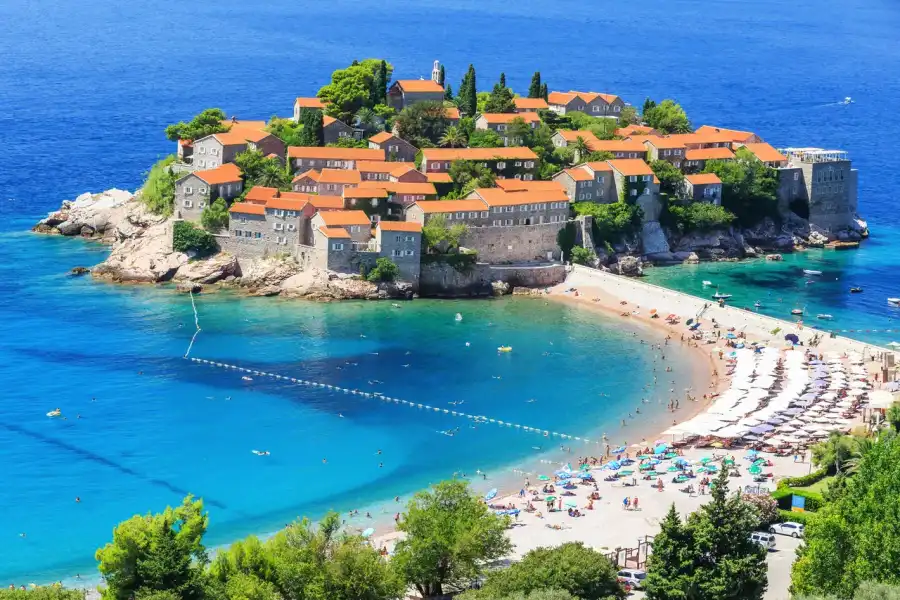 Budva Summer Camp - obóz letni w Czarnogórze samolotem z Wrocławia