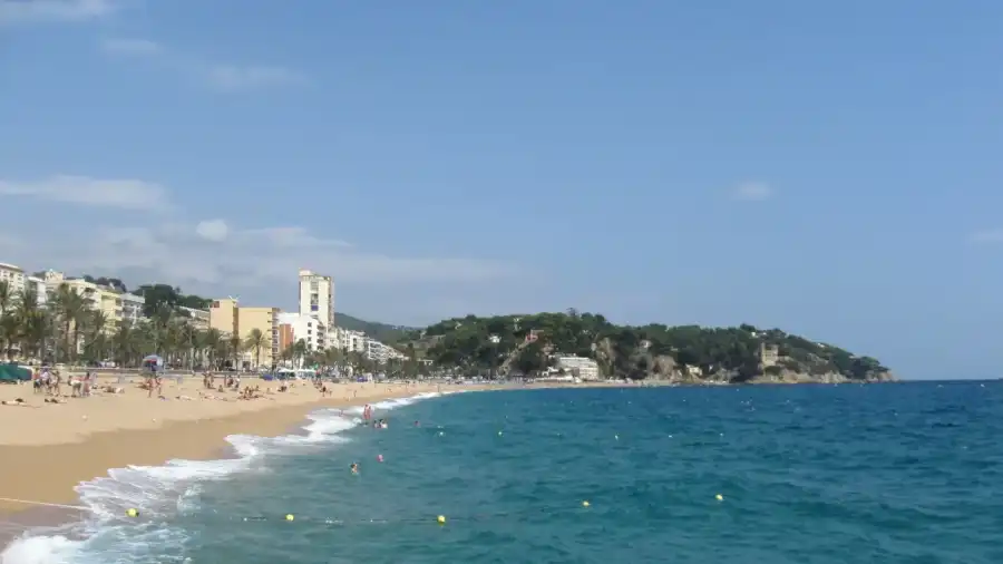Lloret de Mar Zagraniczny obóz rekreacyjny z hiszpańskim - samolotem z Warszawy