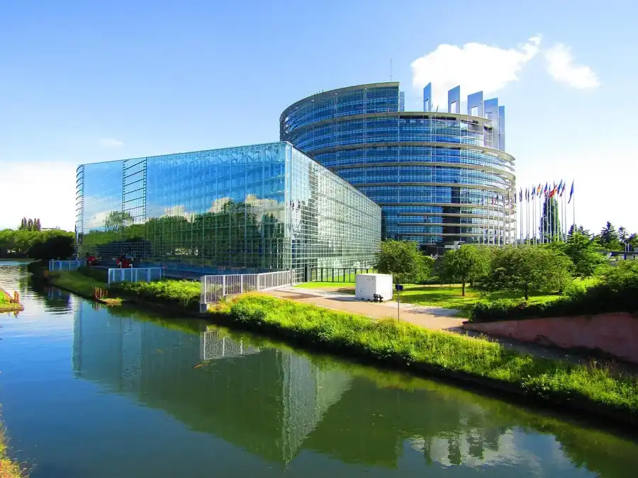 Europa Obóz Młodzieżowy - EUROTRIP - Paryż, Disneyland, Amsterdam, Bruksela, Berlin