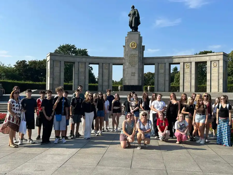 Europa Obóz Młodzieżowy - EUROTRIP - Paryż, Disneyland, Amsterdam, Bruksela, Berlin