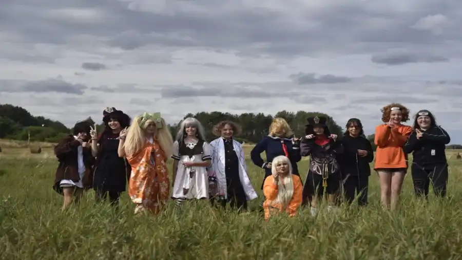 Chill wakacje w stylu anime - młodzieżowy obóz nad morzem