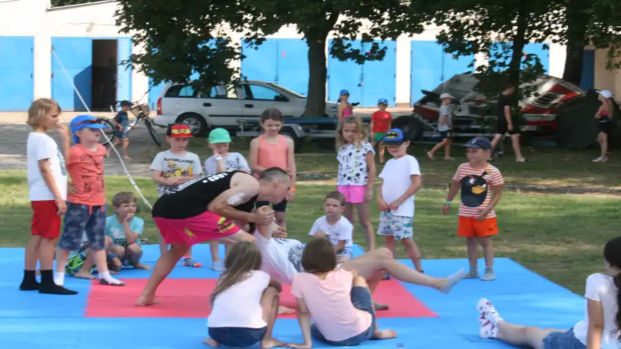 Półkolonie z elementami bushcraftu i multisportu