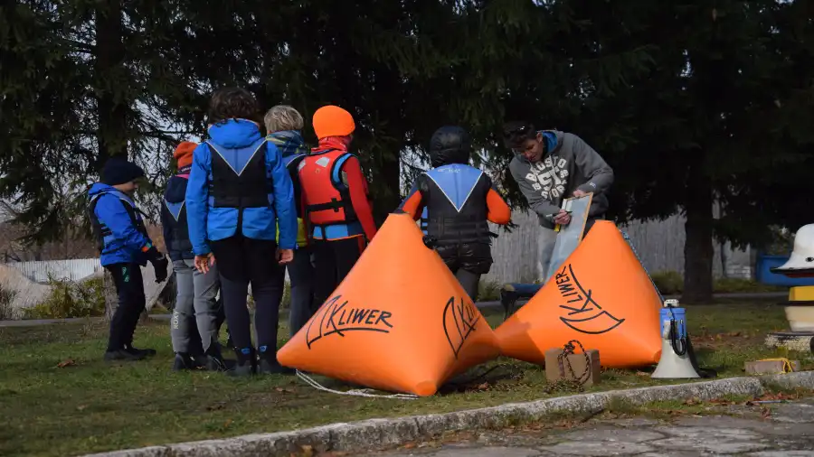 Kolonie żeglarskie na jachtach klasy Optymist oraz Sigma 600