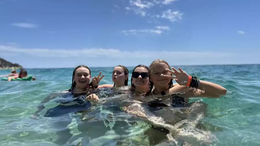 Lloret de Mar Młodzieżowy obóz z wycieczką do Figueres i zabawą w Waterworld