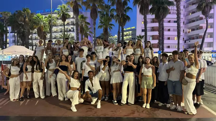 Lloret de Mar Młodzieżowy obóz z wycieczką do Figueres i zabawą w Waterworld
