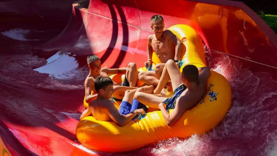 Lloret de Mar Obóz w Hiszpanii Chill out Zone z wycieczką do Figueres i zabawą w Waterworld - samolotem