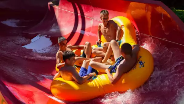 Obóz w Hiszpanii Chill out Zone z wycieczką do Figueres i zabawą w Waterworld - samolotem