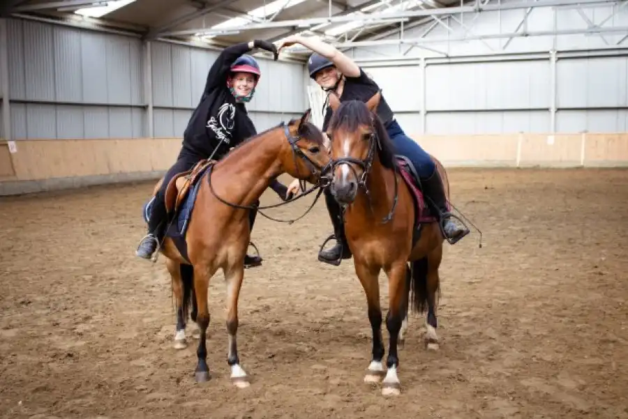 Niestępowo Kolonia i obóz jeździecki - Pierwszy Galop